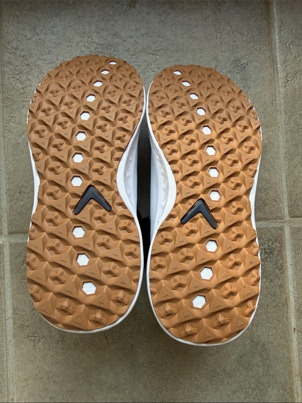 Callaway White and Navy Lightweight Golf Shoes with Tan Accents - Picture 4 of 6